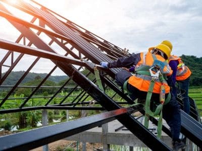 Perfil metálico enrijecido